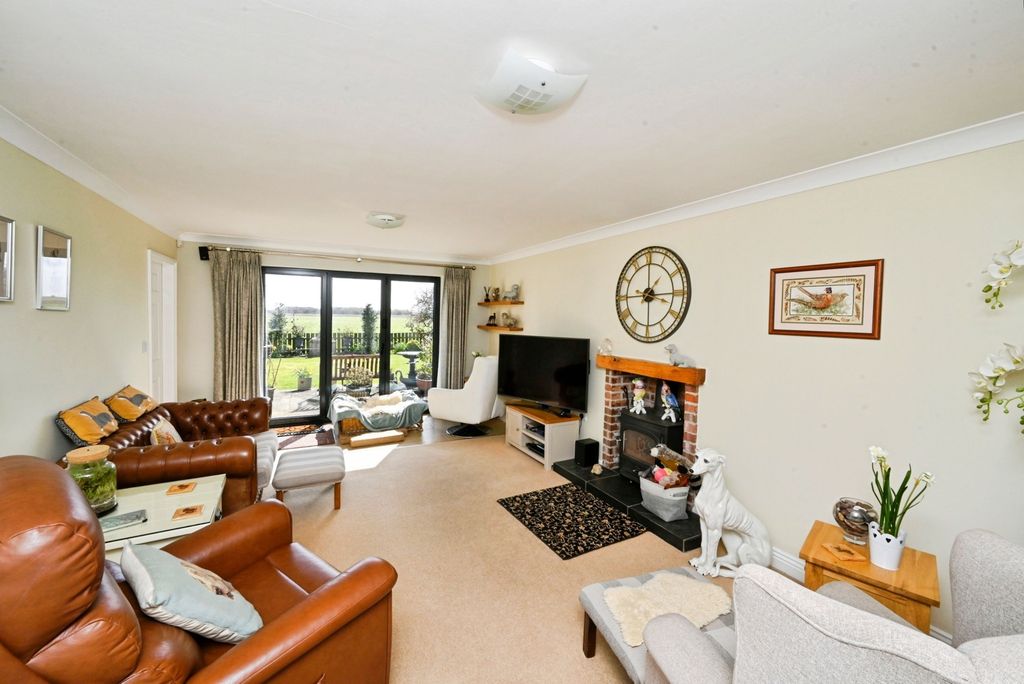 Property photo 2 of 15 Pbox-Img.Jpg