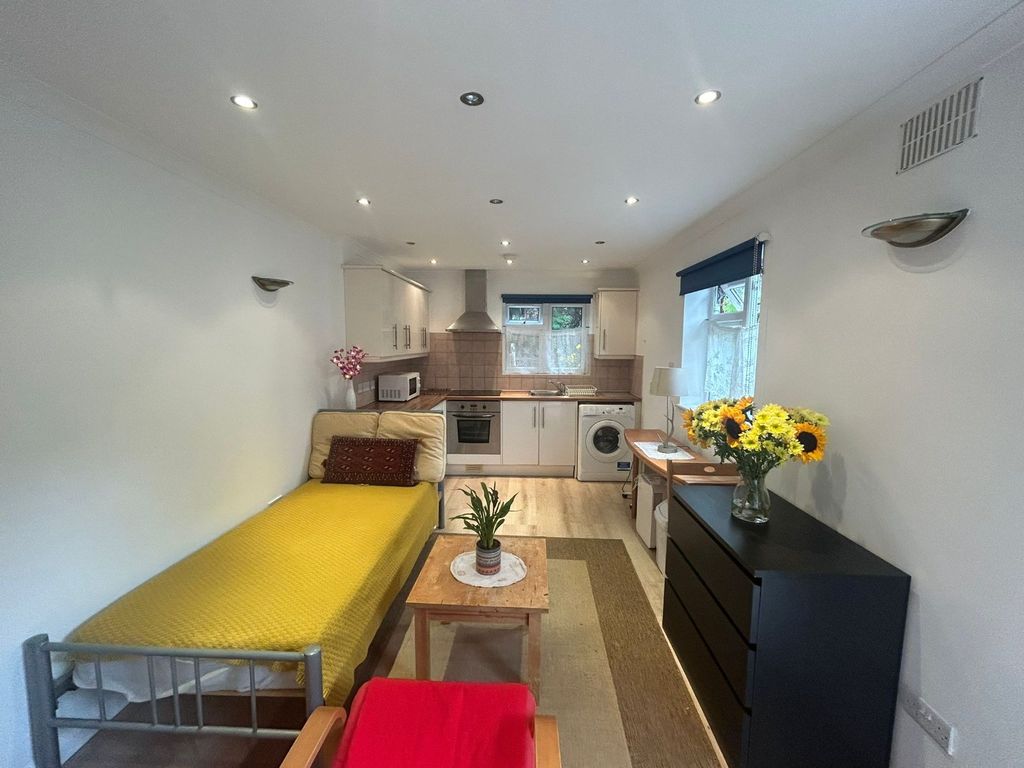 Property photo 2 of 7 4468921