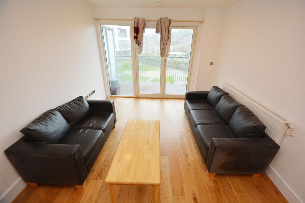Property photo 2 of 11 Jeyxiimhoshfgmutsdexppiv0J0.Jpg