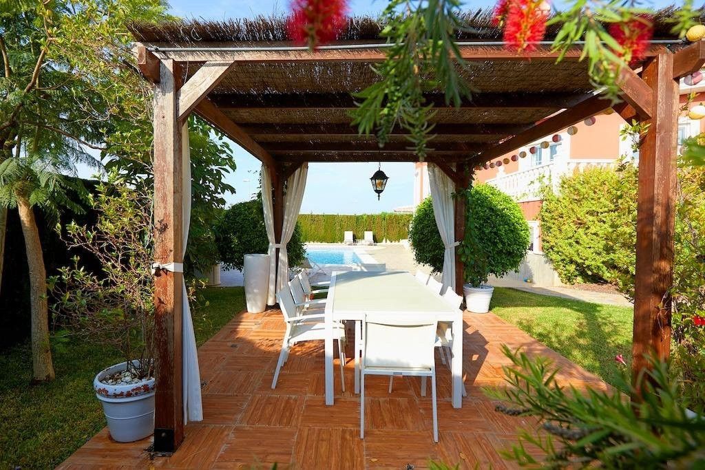 Property photo 2 of 47