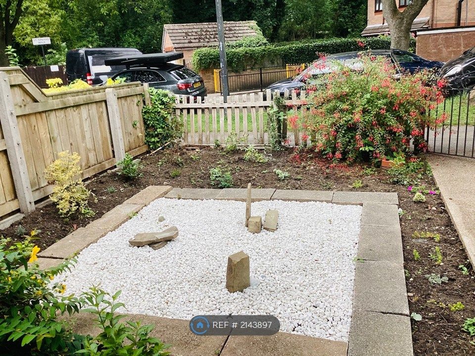 Property photo 2 of 22 Front Garden