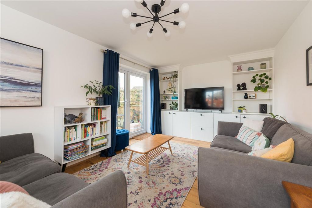 Property photo 2 of 20