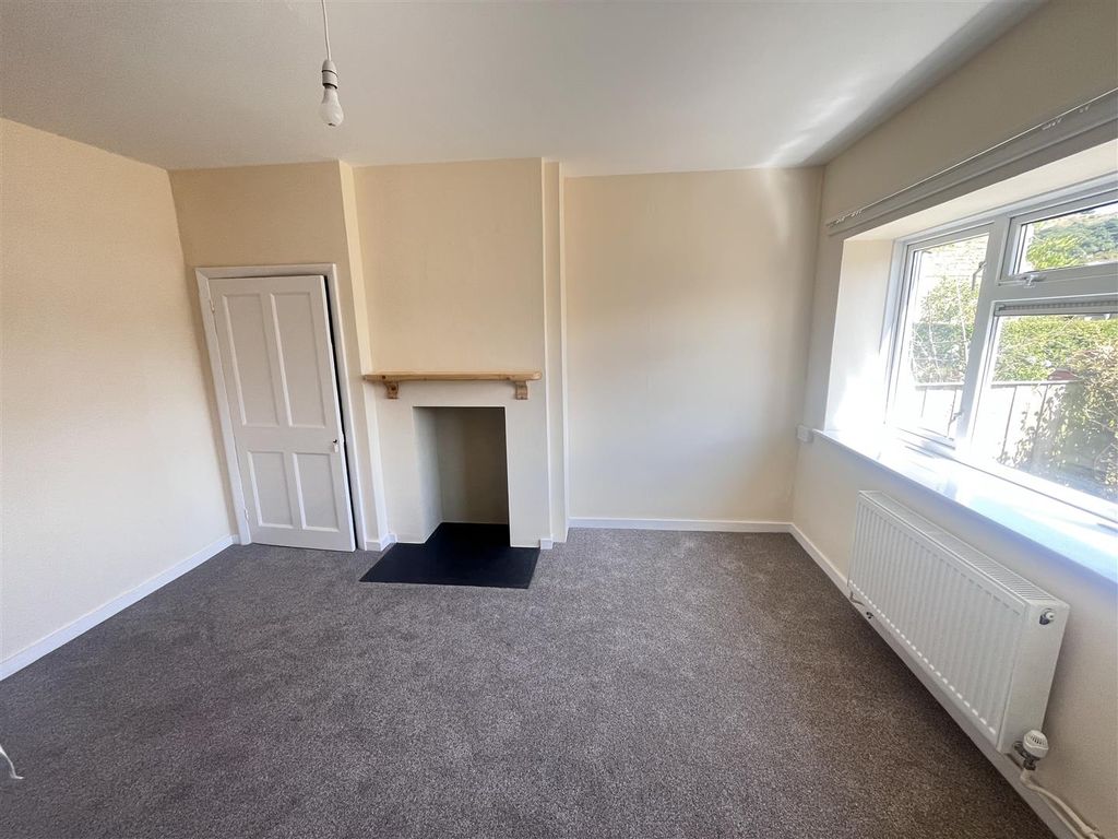 Property photo 3 of 12 Sitting Room