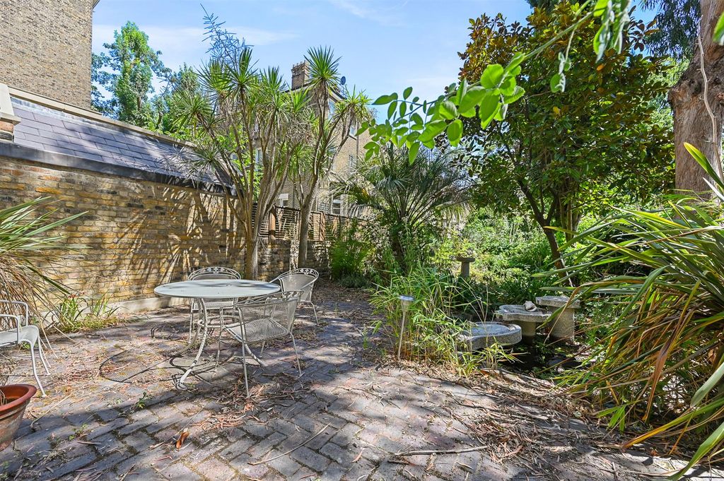 Property photo 3 of 13 Rcbw- Elgin Avenue- Garden 1 (1).Jpg