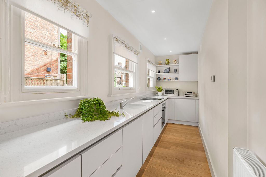Property photo 3 of 19 Kitchen