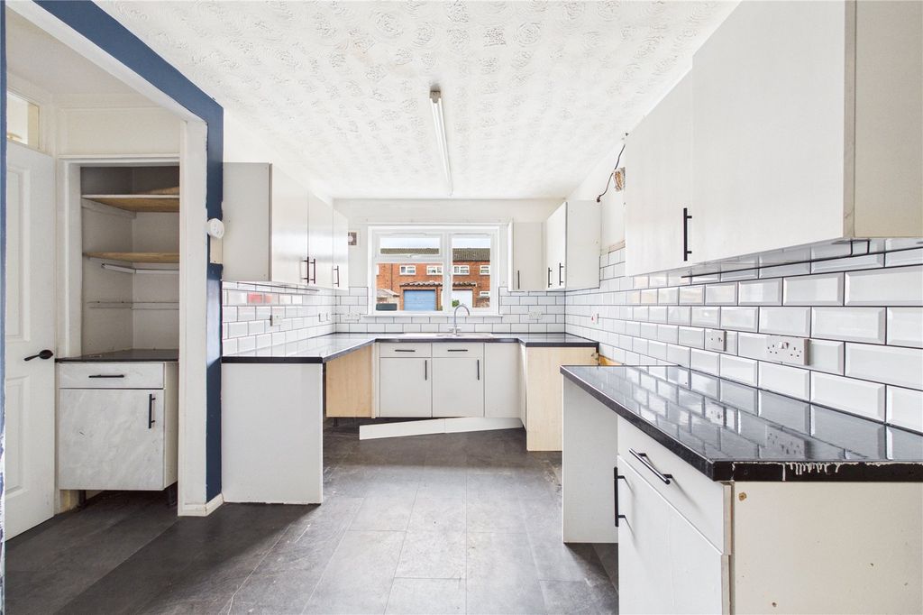 Property photo 2 of 17 Kitchen