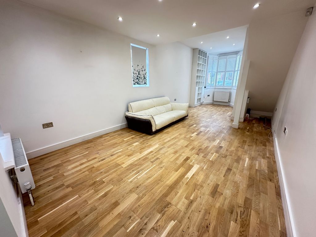 Property photo 2 of 14 4515423