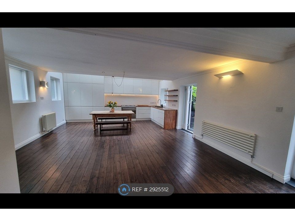 Property photo 2 of 33