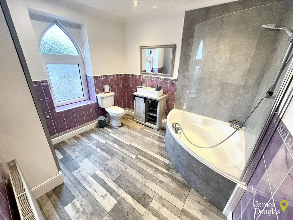 Property photo 3 of 20 Bath1