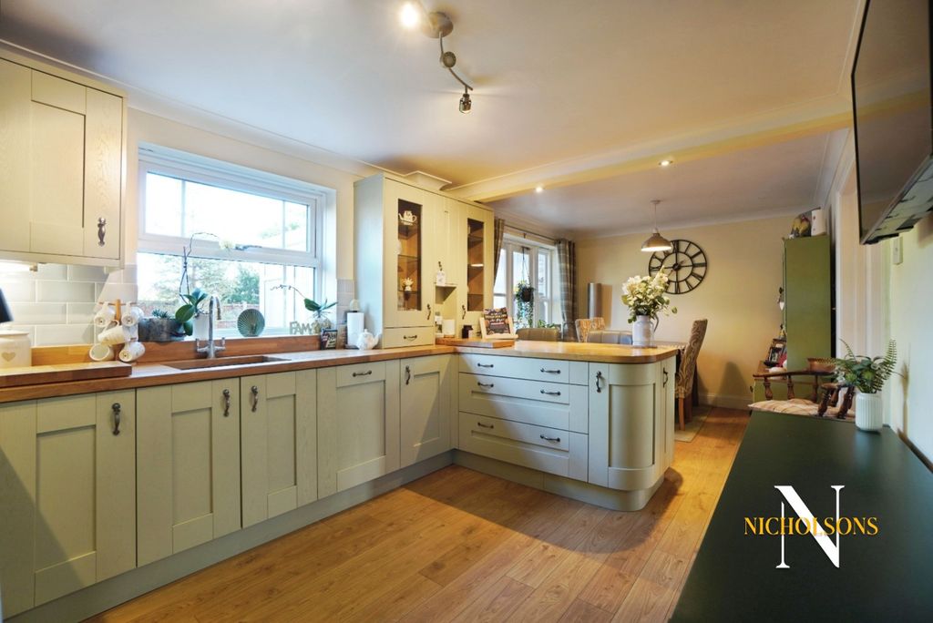 Property photo 3 of 18 4577424