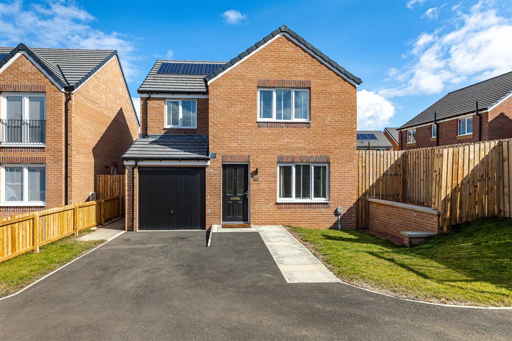 Property photo 1 of 29 12 Smeaton Wynd Edinburgh 05.Jpg