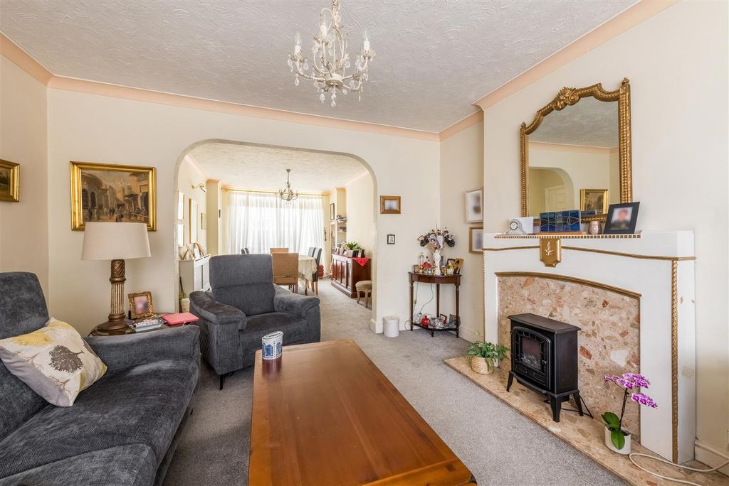 Property photo 3 of 28 22 Nevill Road-5.Jpg