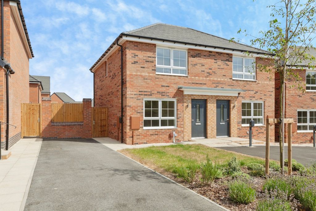 Property photo 1 of 8 Plot 323