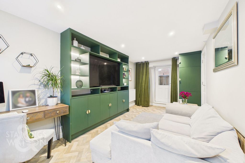 Property photo 2 of 26