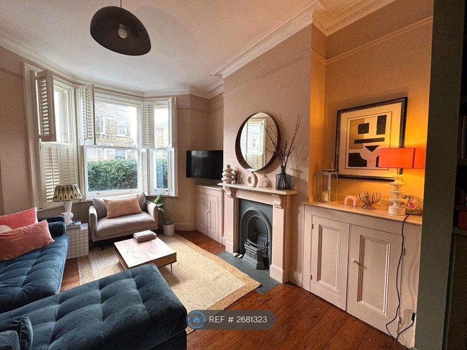 Property photo 2 of 10 Sitting Room