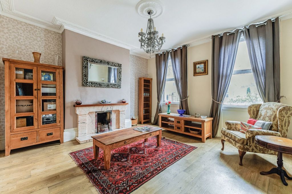 Property photo 2 of 14 Sitting Room