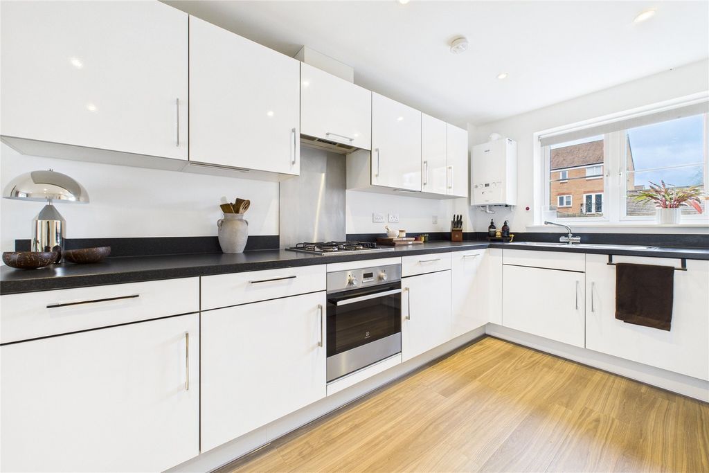 Property photo 2 of 7 Picture No. 11