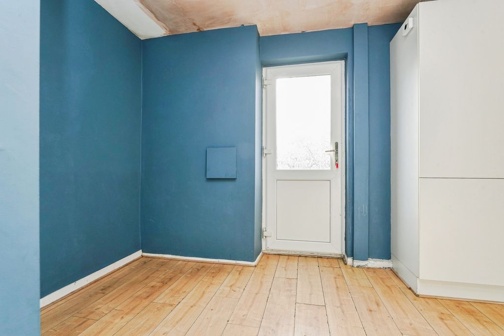 Property photo 3 of 17 Pbox-Img.Jpg