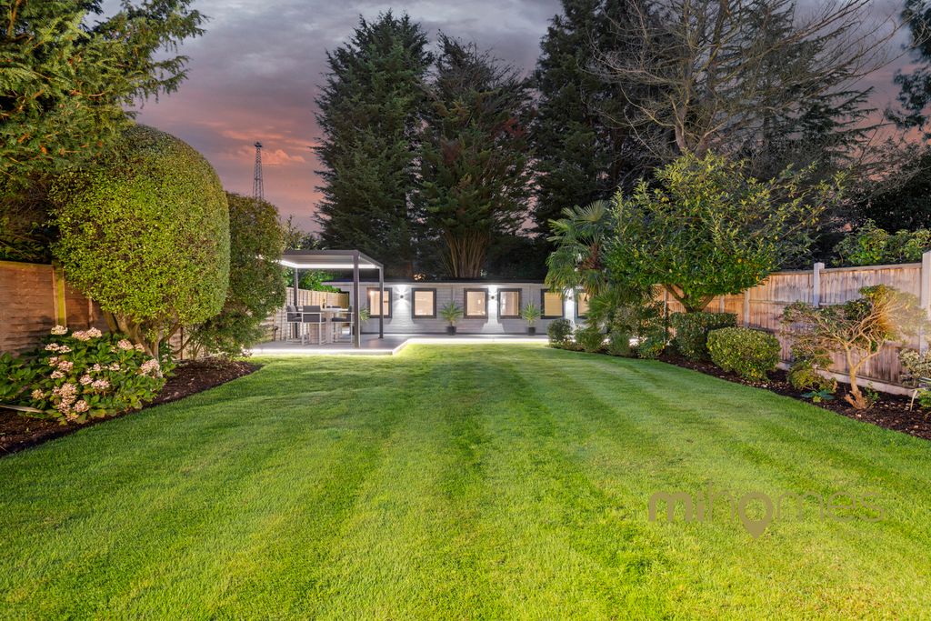 Property photo 2 of 60