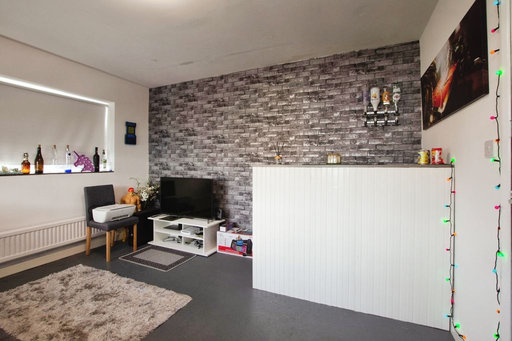 Property photo 3 of 17 Photography