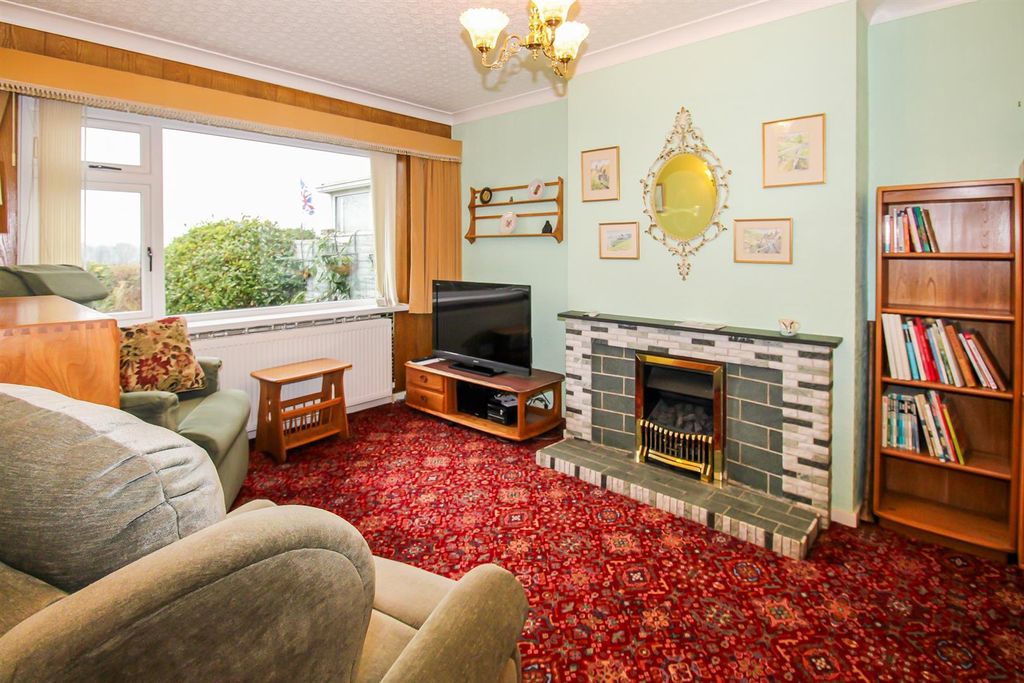 Property photo 3 of 10 Lounge