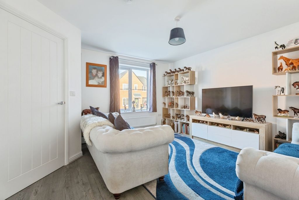 Property photo 2 of 16 Photo