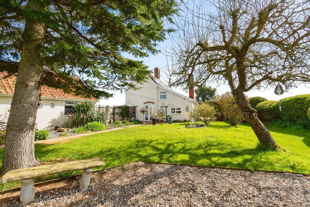 Property photo 2 of 31