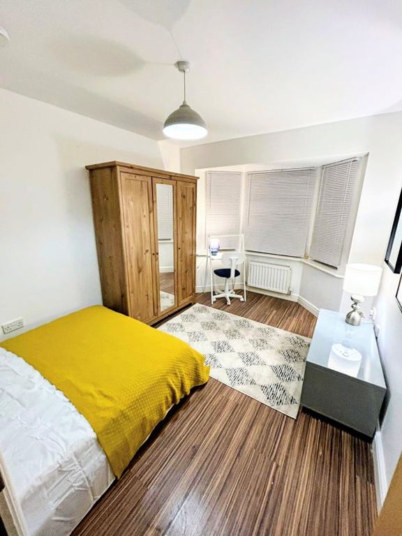 Property photo 1 of 9 4 Bed Shared House - Longman Road, Barnsley S70