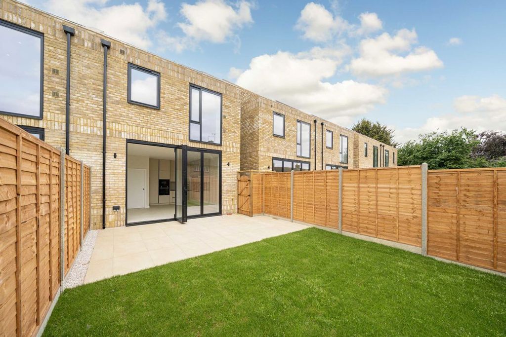 Additional image 6 of 4 bed property for saleBedfont Lane, Feltham TW14