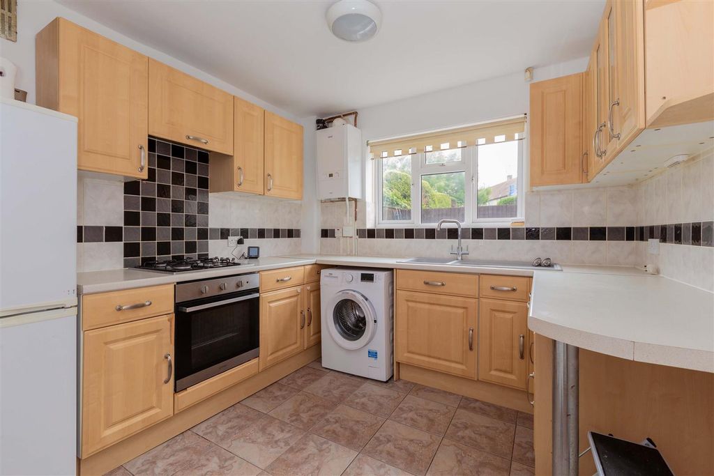 Property photo 2 of 13 33 Derwent Drive-11.Jpg