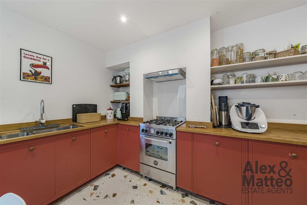 Property photo 3 of 31 Alma Grove