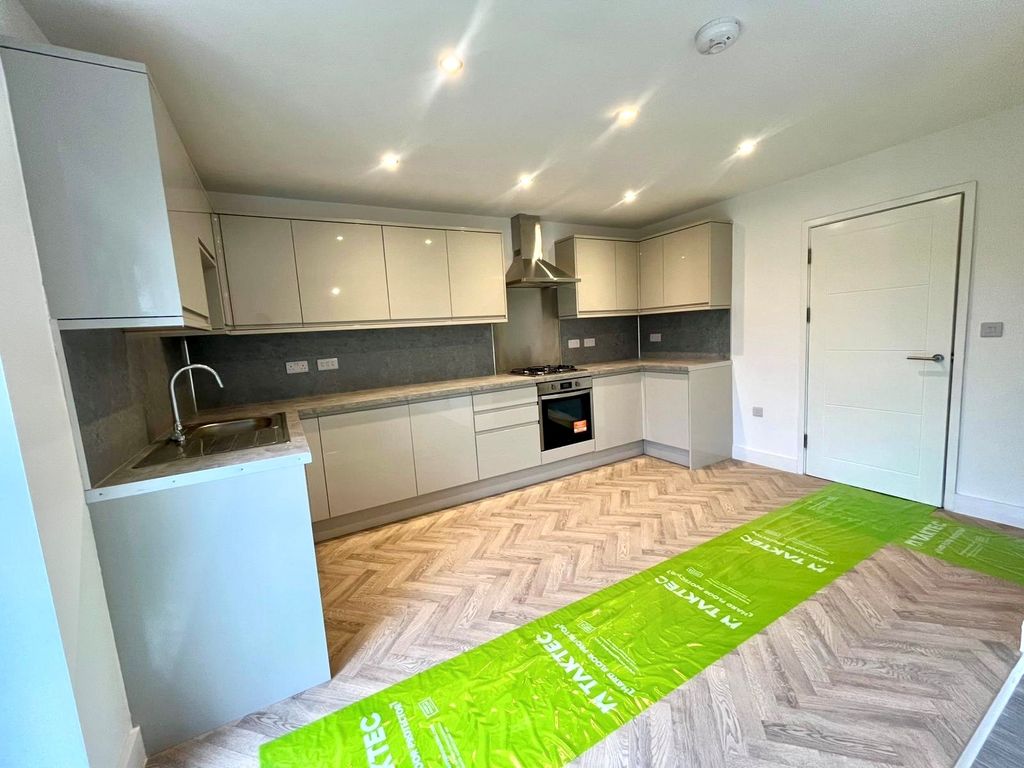 Property photo 3 of 13 Kitchen