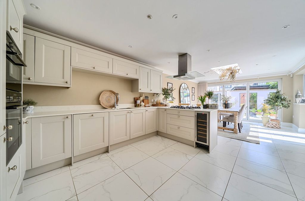 Property photo 2 of 35