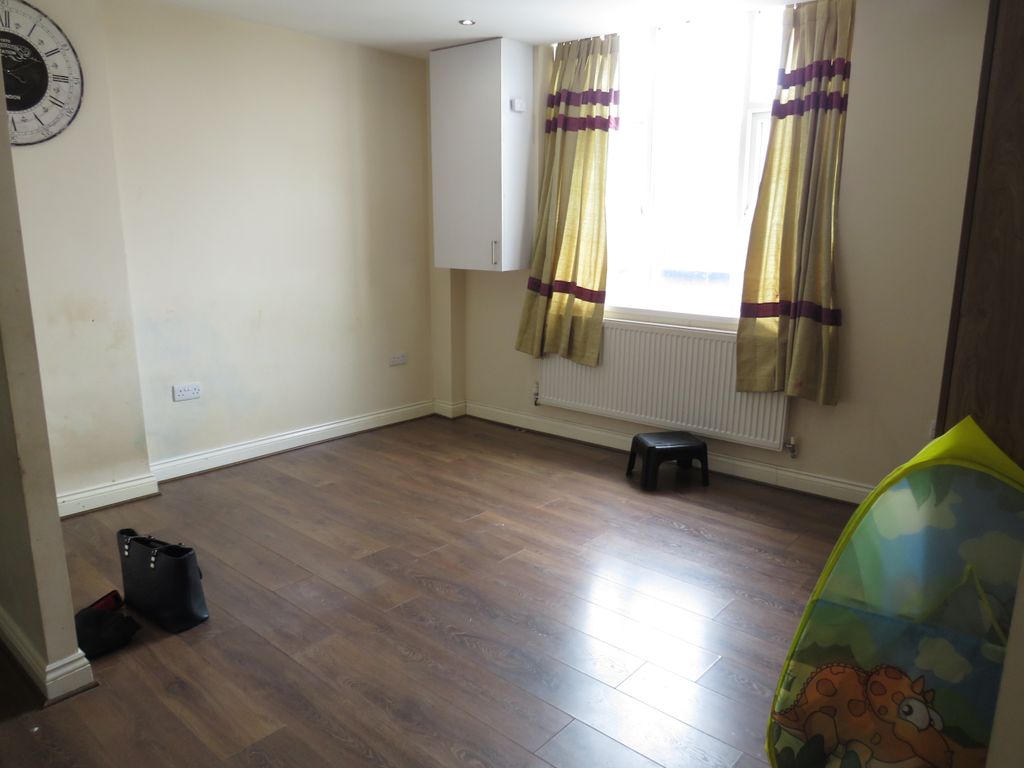 Property photo 2 of 5 Bedroom 1