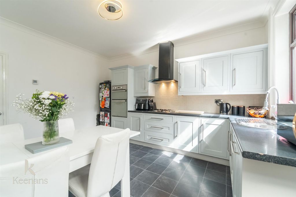 Property photo 1 of 21 Robert Street (22).Jpg