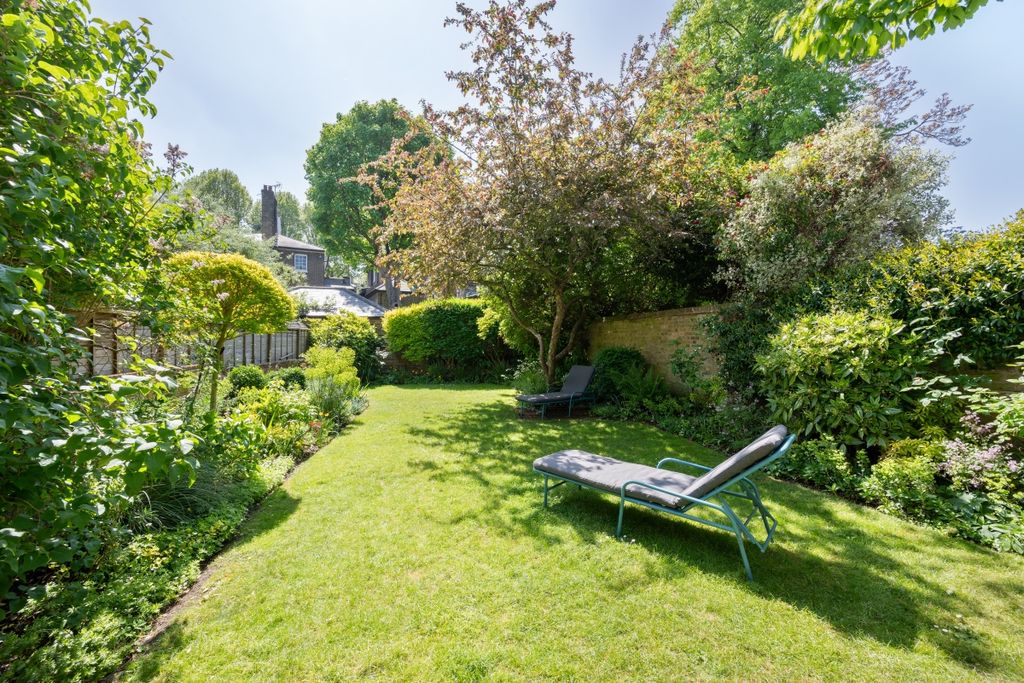 Property photo 2 of 20 12 Westbourne Par...