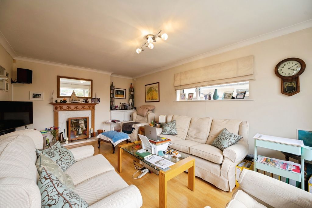 Property photo 2 of 17 Photo