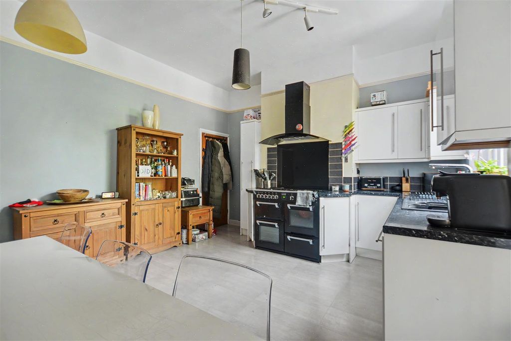 Property photo 2 of 11 Fits5Aacakkeaeujcmqwwa.Jpg