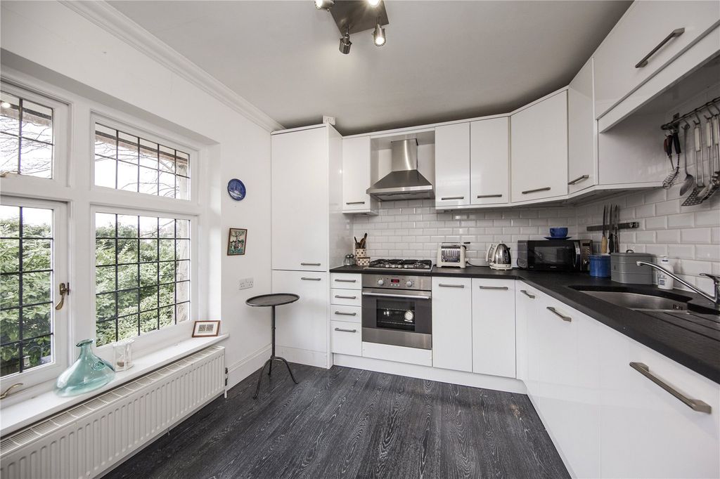 Property photo 3 of 20 Kitchen