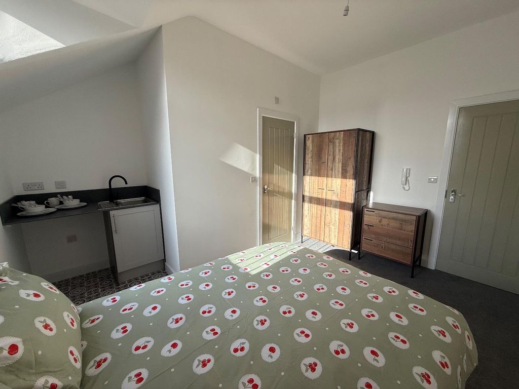 Property photo 3 of 5 Tempimageshw3Xh.Jpg