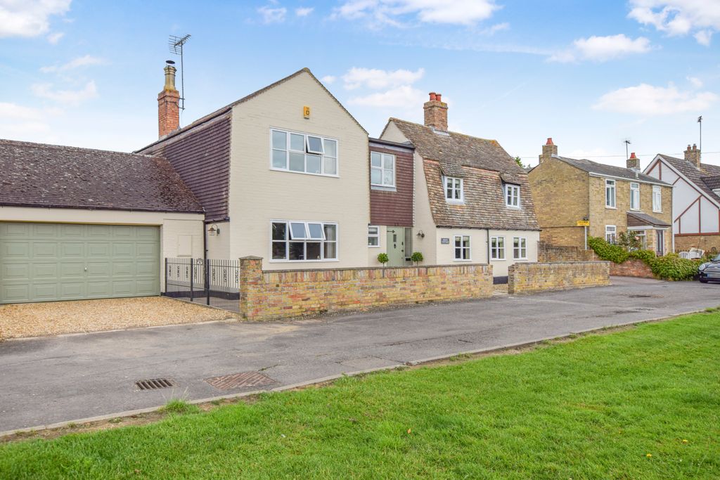 Property photo 1 of 32