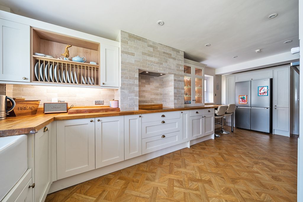 Property photo 3 of 41 Kitchen / Breakfast Room