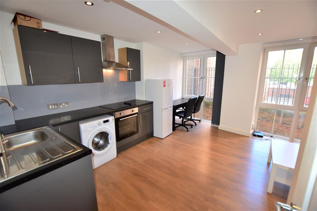 Property photo 1 of 12 Lounge/Kitchen