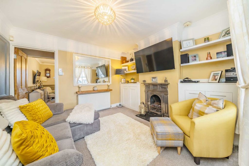 Property photo 2 of 7