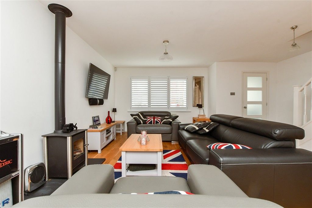 Property photo 3 of 12 Lounge