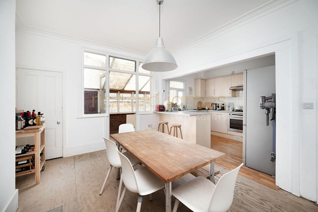 Property photo 3 of 14 W05.Jpg