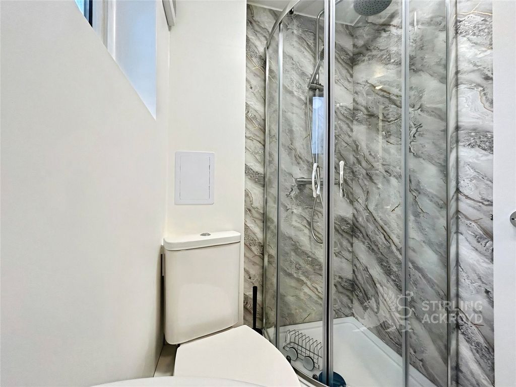 Property photo 2 of 7 Ensuite