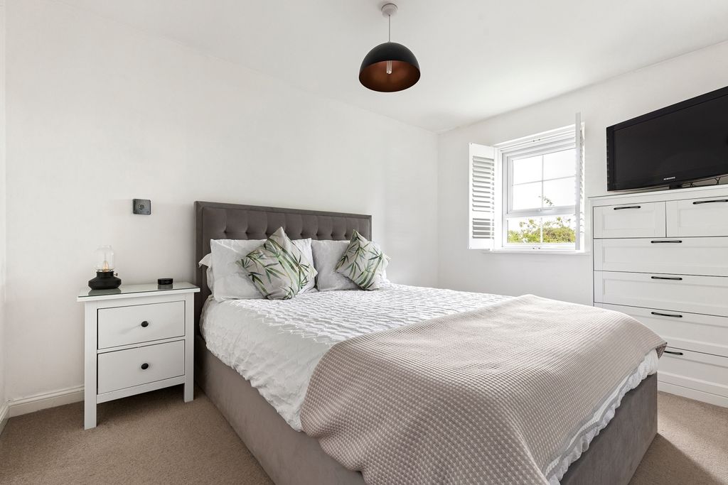 Property photo 3 of 17 Principal Bedroom