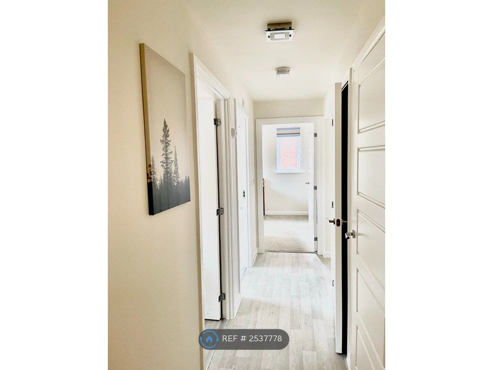 Property photo 3 of 15 Hall/Entrance