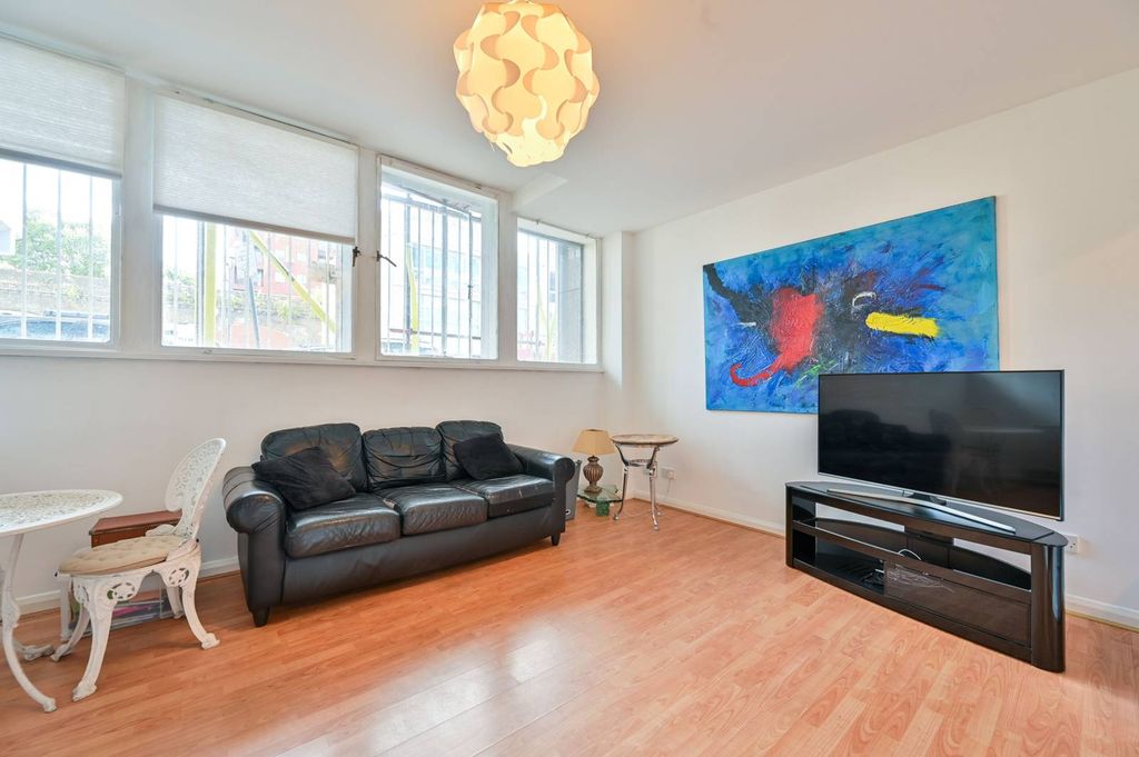 Property photo 2 of 9